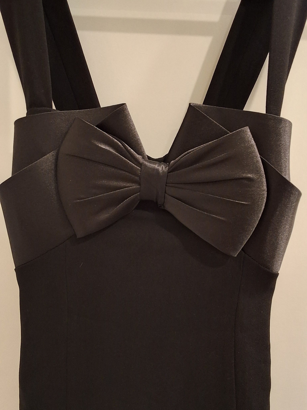 Elegant Black Dress with Satin Bow Accent